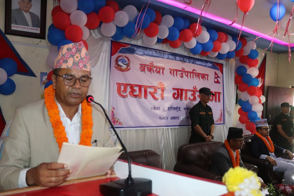 बजेट प्रस्तुत गर्नुहुँदै बकैया गाउँपालिका उपाध्यक्ष भक्त बहादुर खत्री । 